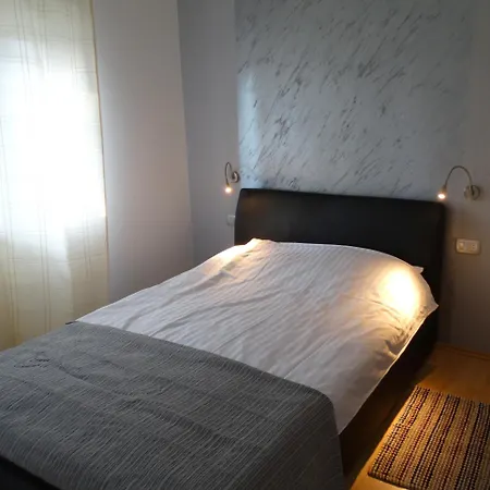 Apartman Crikvenica 30084 - Petra *